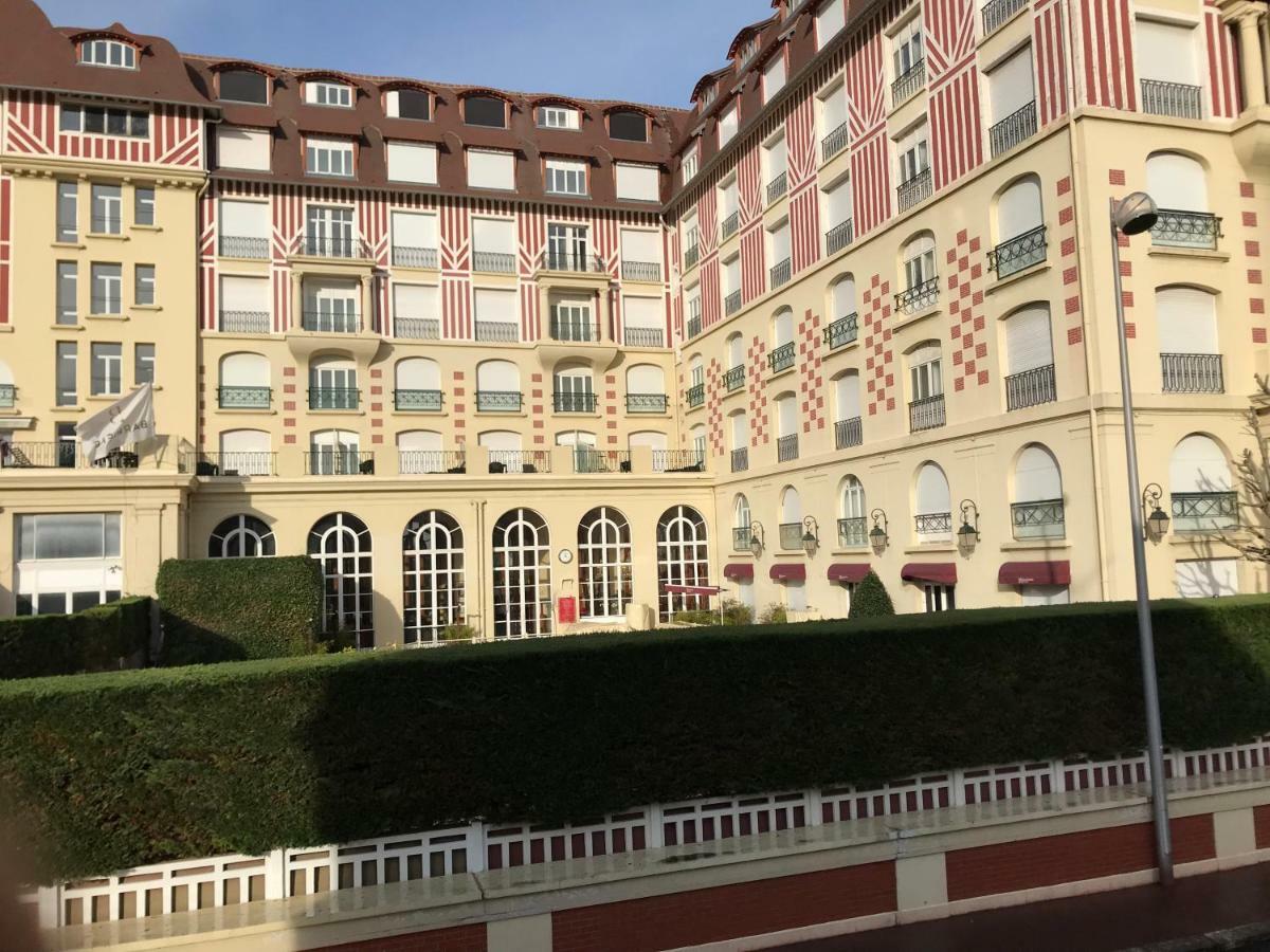 Apartmán Le Royal Deauville Exteriér fotografie